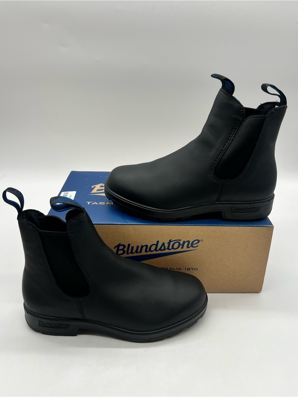 Blundstone BL566 Women 5.5 Sz US 8.5 Black Leather Waterproof Chelsea Ankle Boot